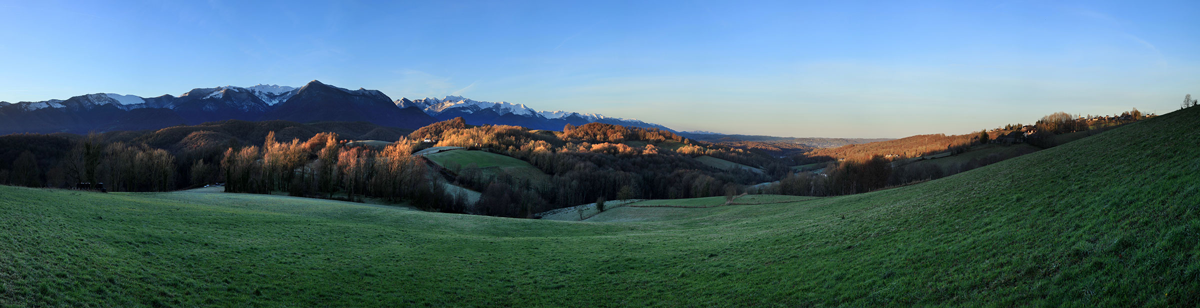 Marrac, un des balcons de Saint Vincent © Photographie Stockli Point de vue sur les Pyrénées depuis Saint Vincent