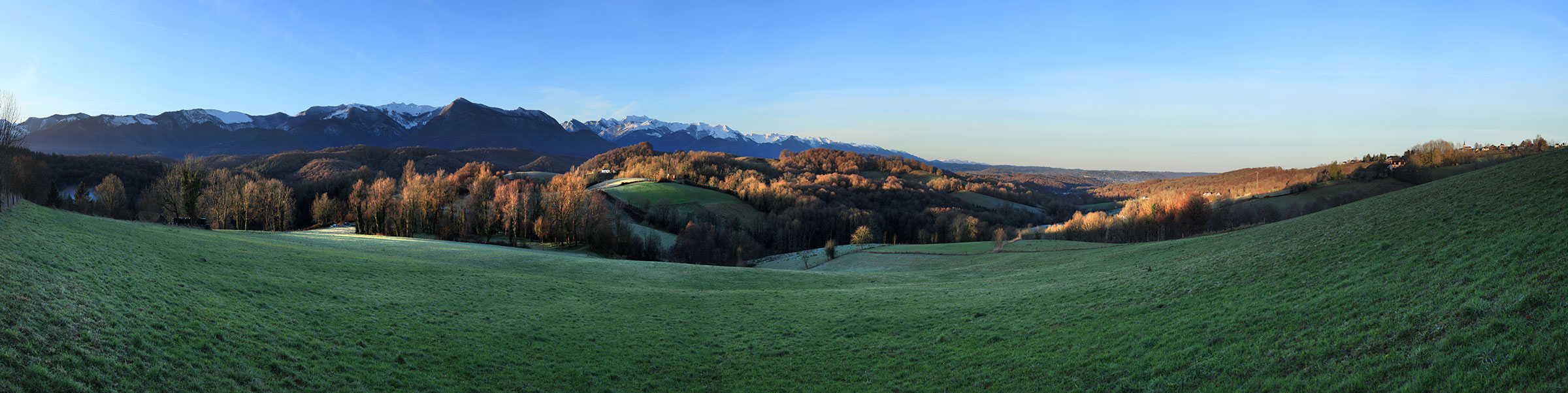 Marrac, un des balcons de Saint Vincent © Photographie Stockli Point de vue sur les Pyrénées depuis Saint Vincent