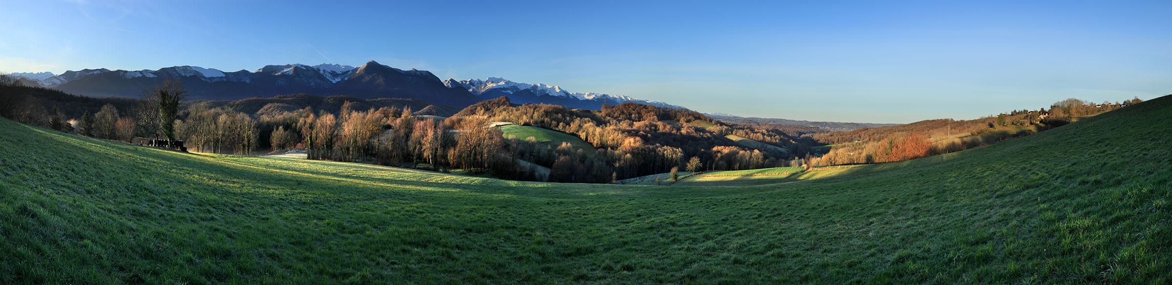 Marrac, un des balcons de Saint Vincent © Photographie Stockli Point de vue sur les Pyrénées depuis Saint Vincent