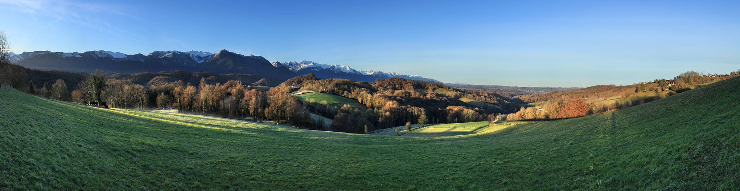 Marrac, un des balcons de Saint Vincent © Photographie Stockli Point de vue sur les Pyrénées depuis Saint Vincent
