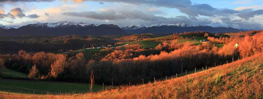 Lever de soleil nuageux depuis le belvédère de Piétat