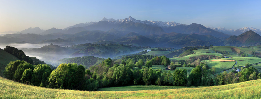 Panorama sur la chaîne des Pyrénées