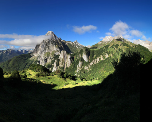 Lever de soleil sur pic du Billare dans le cirque de Lescun